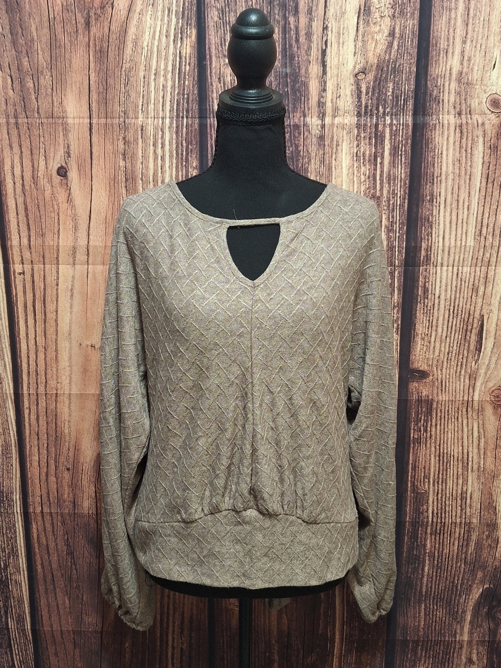 Daytrip Mauve Textured Keyhole Long Sleeve Top Womens Size Small.